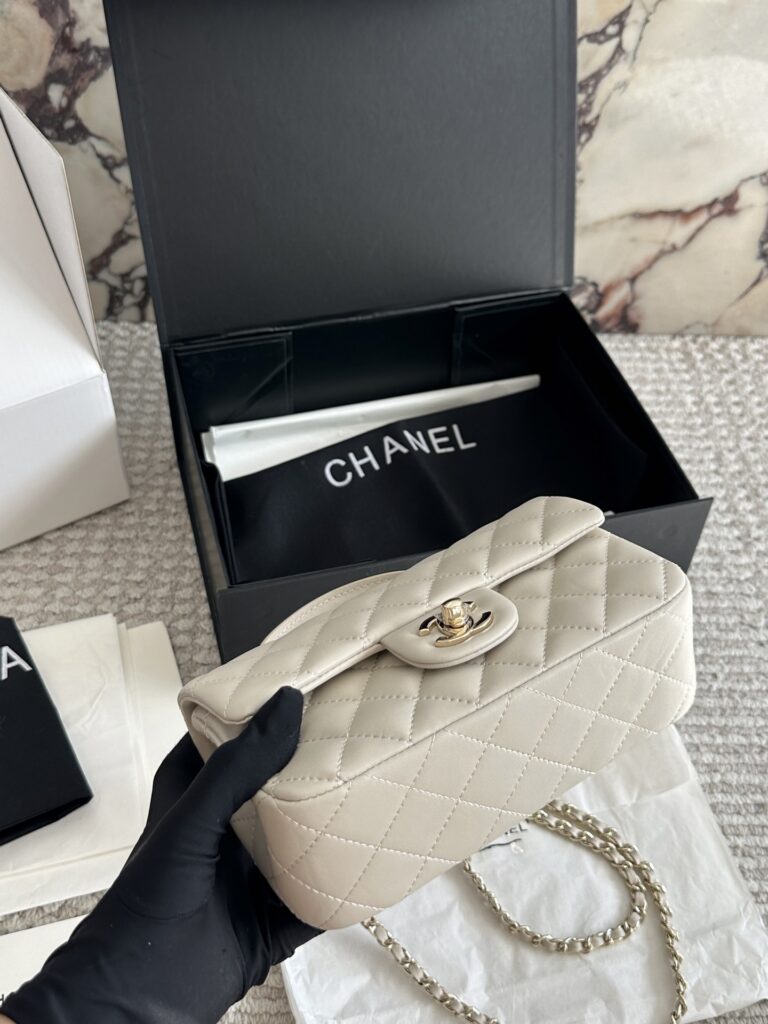 Designer Cf Handle Bag 20 x 12 cm editorial product context 2