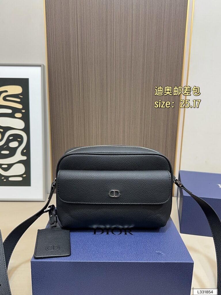 Dior 155 25 17 Bag editorial product context 1