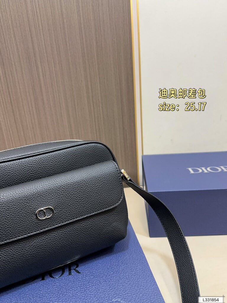 Dior 155 25 17 Bag editorial product context 3