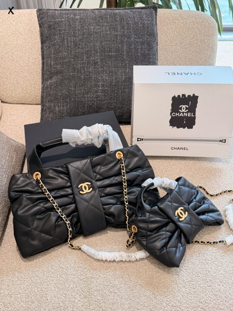 Chanel P150p160 Small Black Lambskin Leather Crossbody Bag 26 x 5 cm editorial product context 1