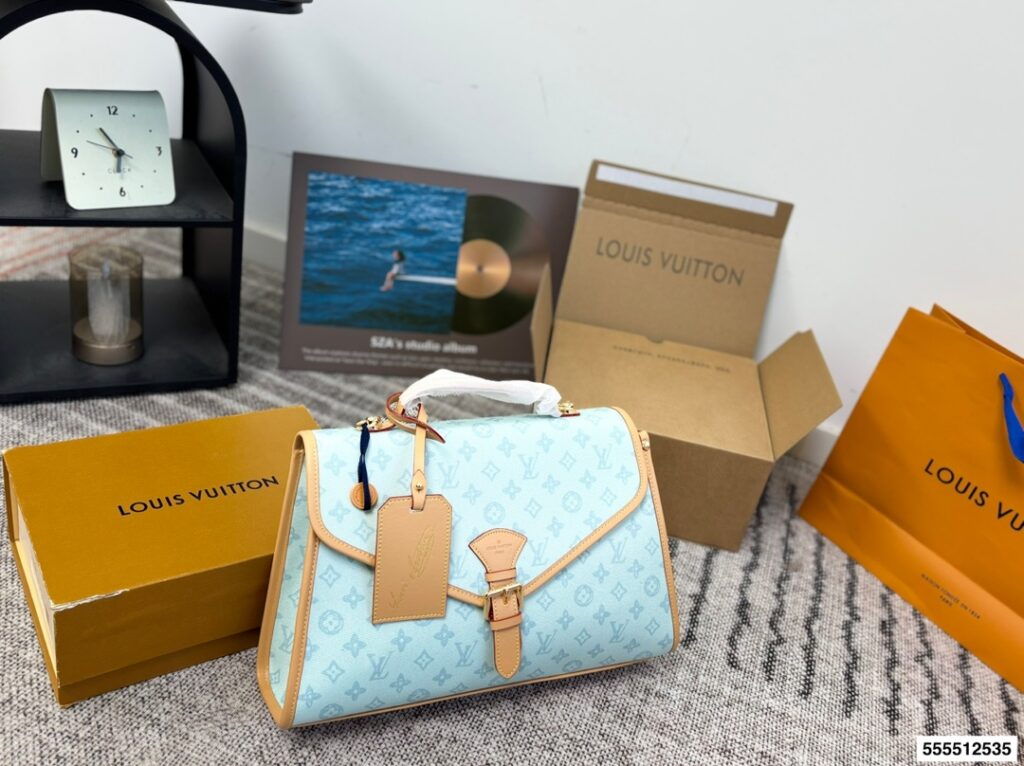 Louis Vuitton Vintage Ivy Crossbody Bag editorial product context 2