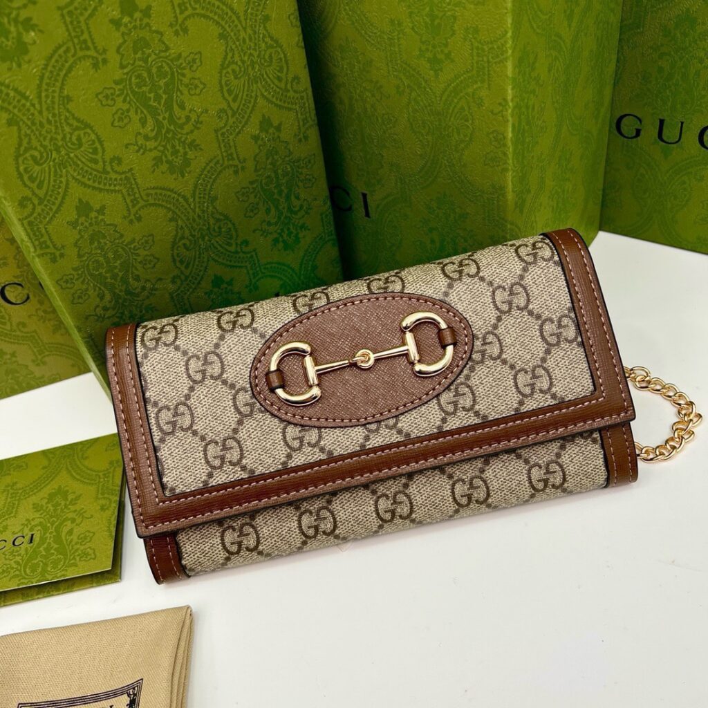 Gucci Guccl Woc White Clutch editorial product context 1