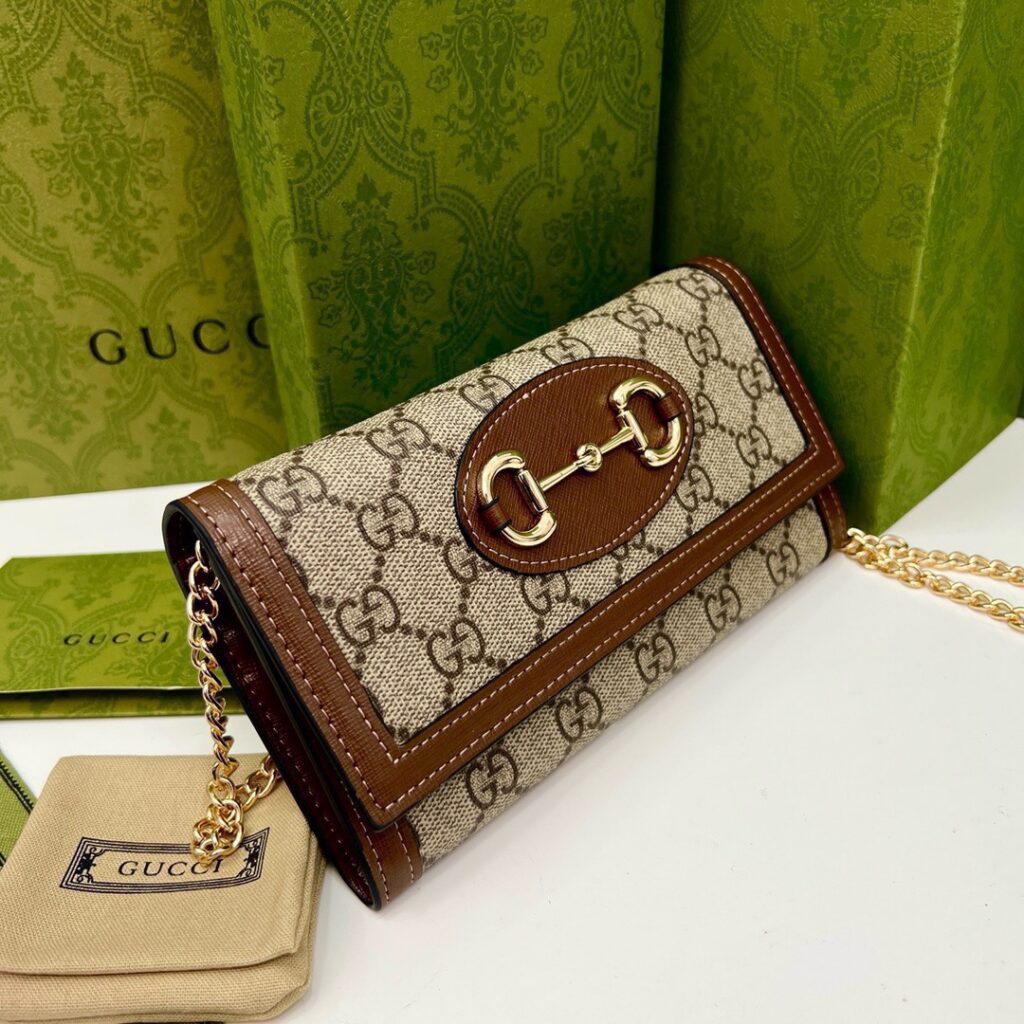 Gucci Guccl Woc White Clutch editorial product context 2