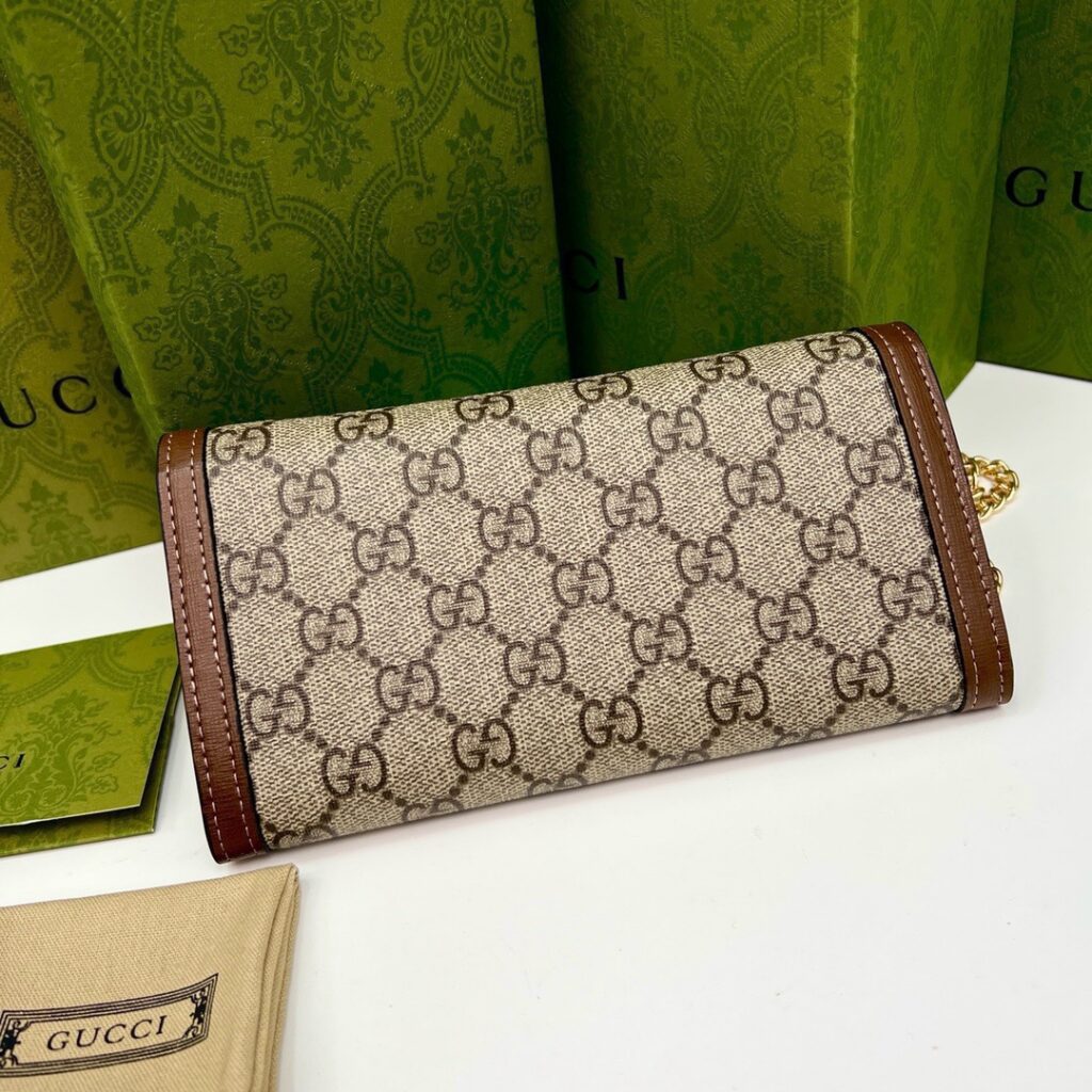 Gucci Guccl Woc White Clutch editorial product context 3