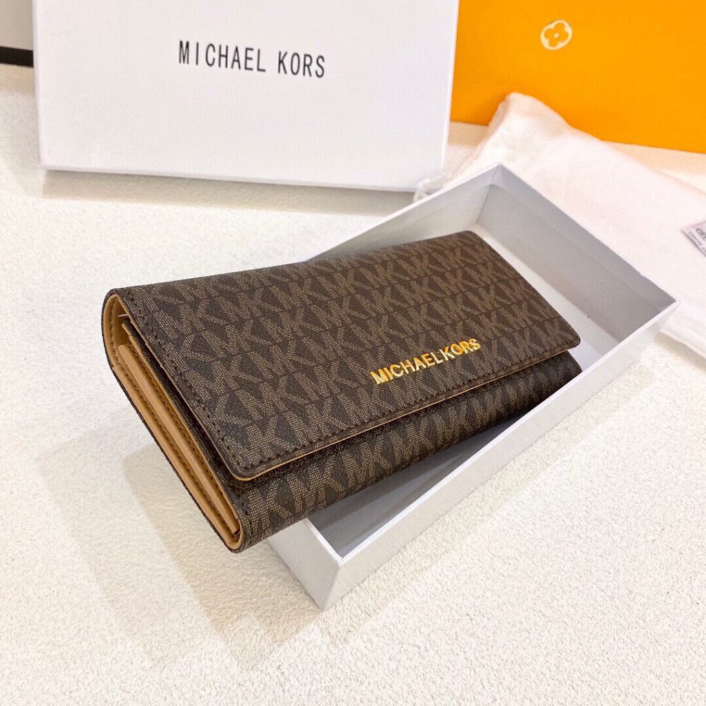 Designer Mk Black Leather Wallet 19 x 10 cm editorial product context 3