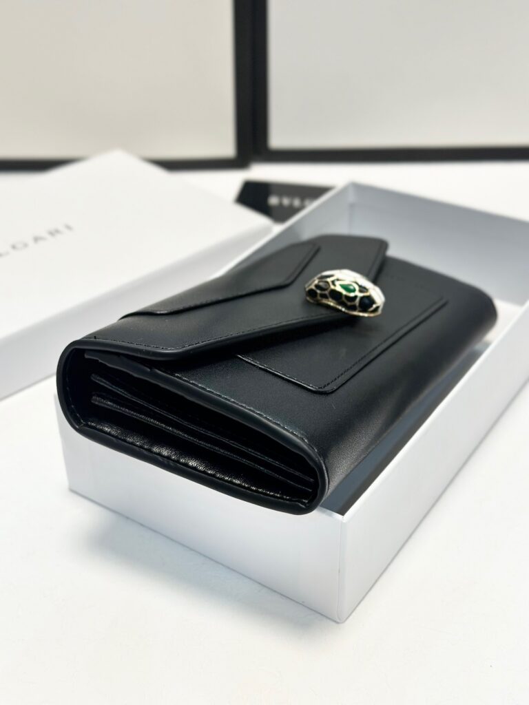Bvlgari Black Leather Wallet 19 x 10 cm editorial product context 3