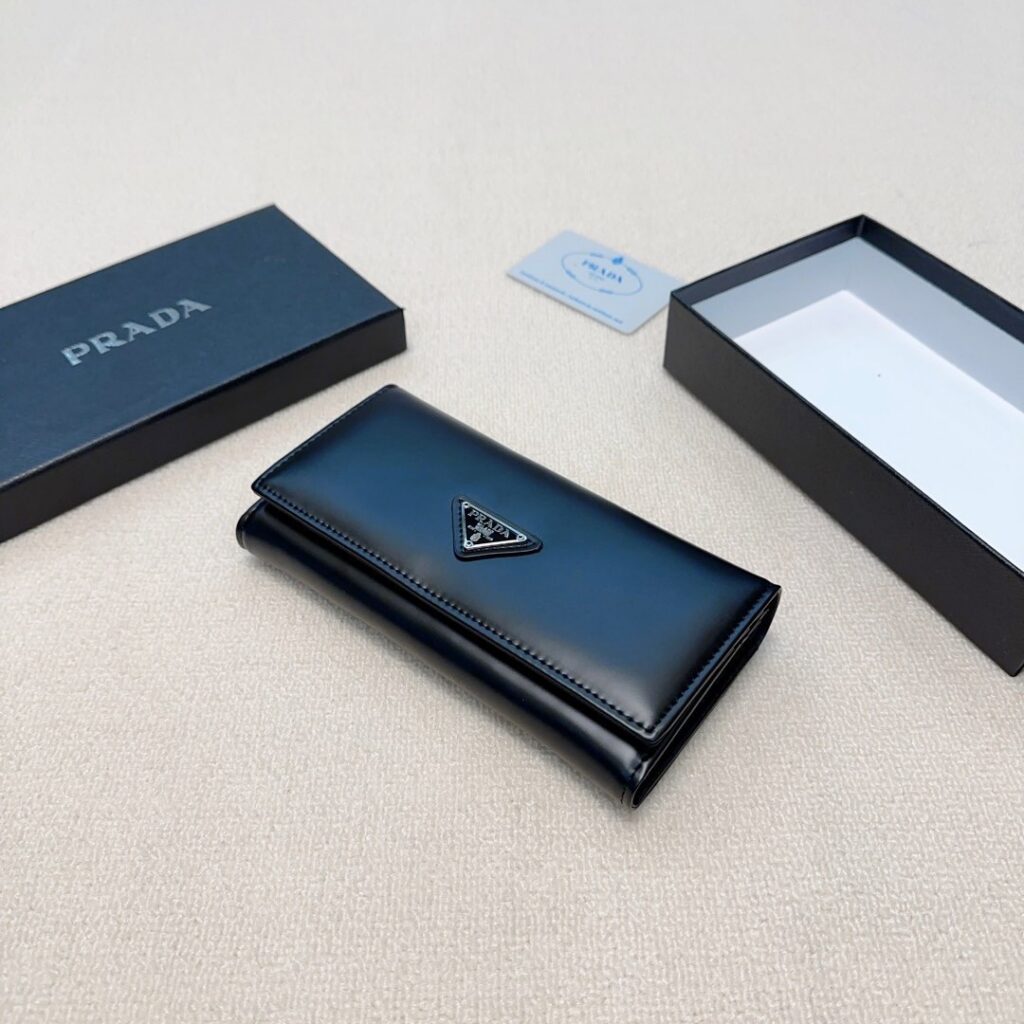 Prada Black Leather Wallet 19 x 10 cm editorial product context 2