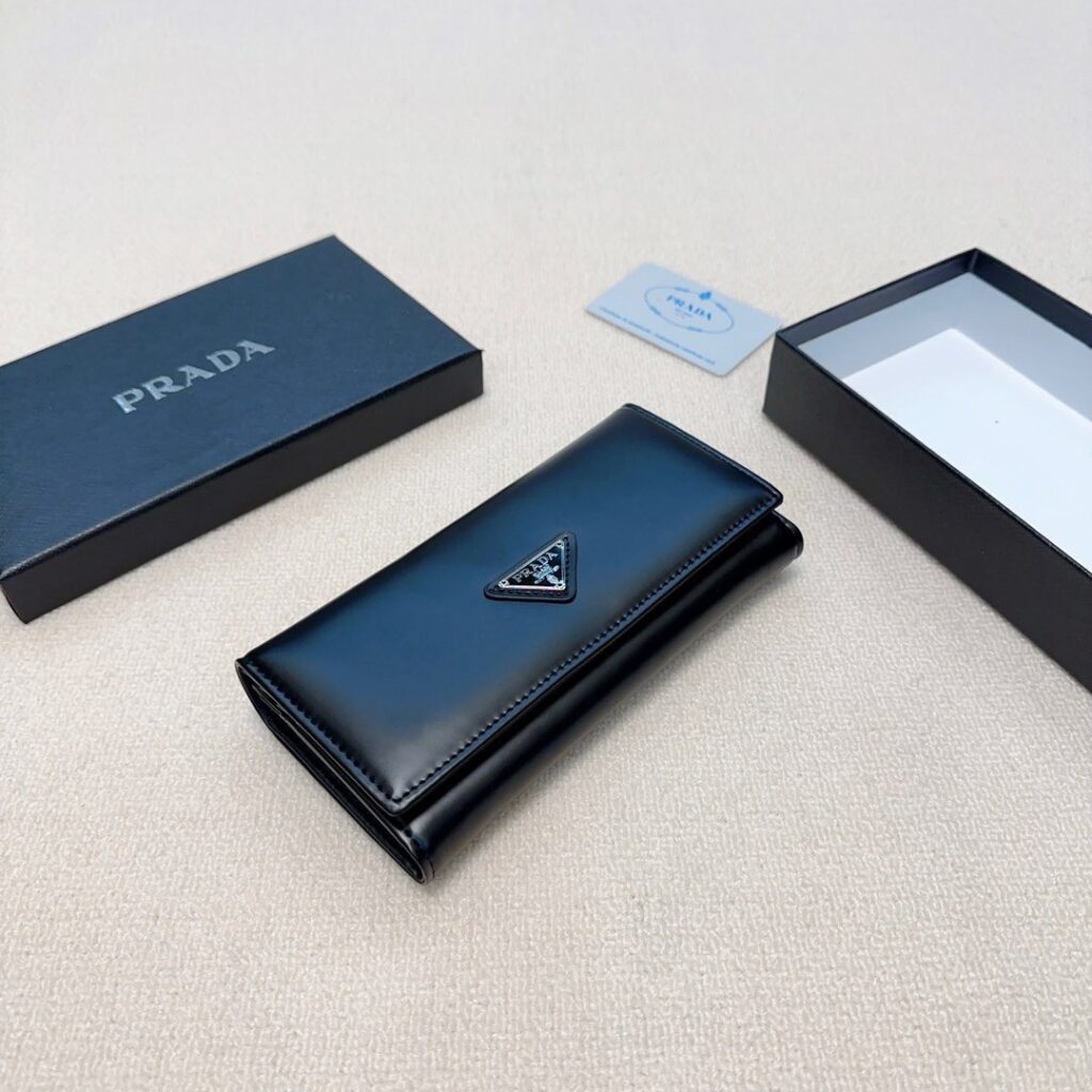 Prada Black Leather Wallet 19 x 10 cm editorial product context 1