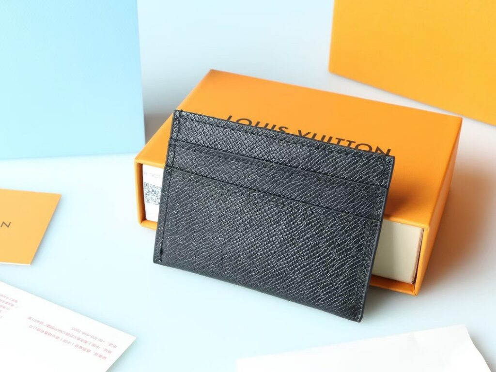 Designer Card Holder 9 x 5 cm editorial product context 3