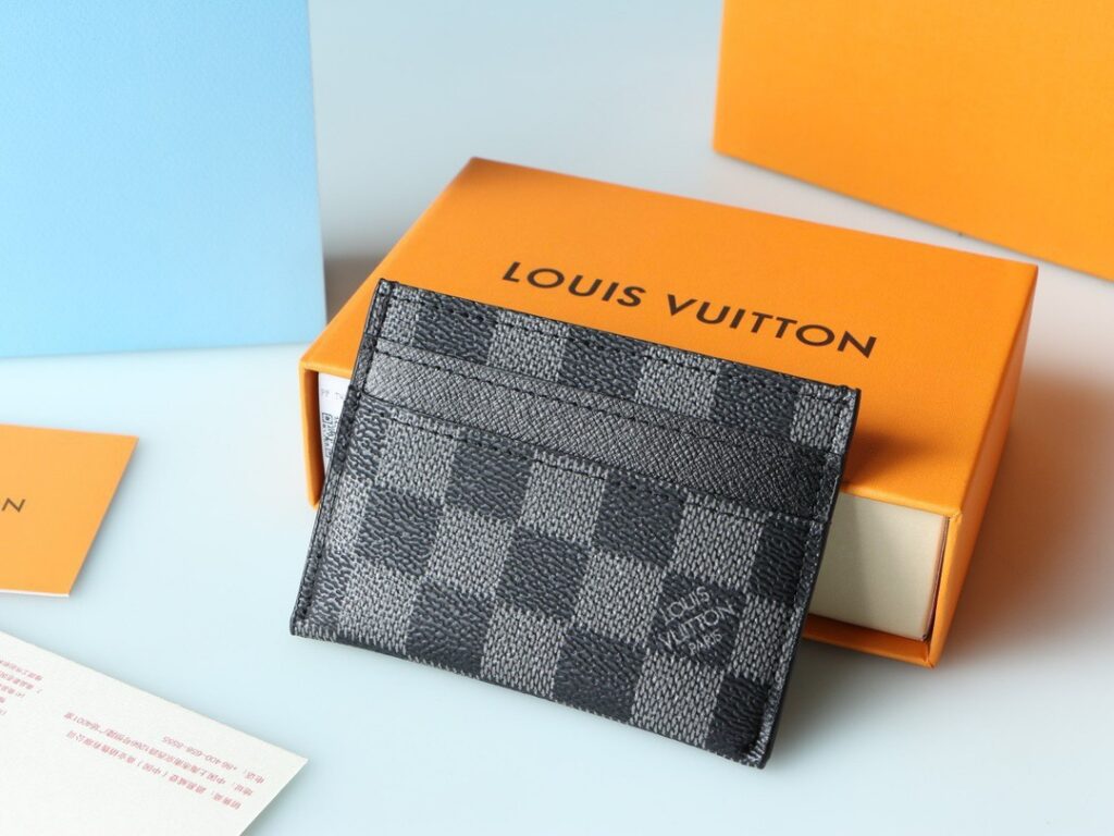 Designer Card Holder 9 x 5 cm editorial product context 1