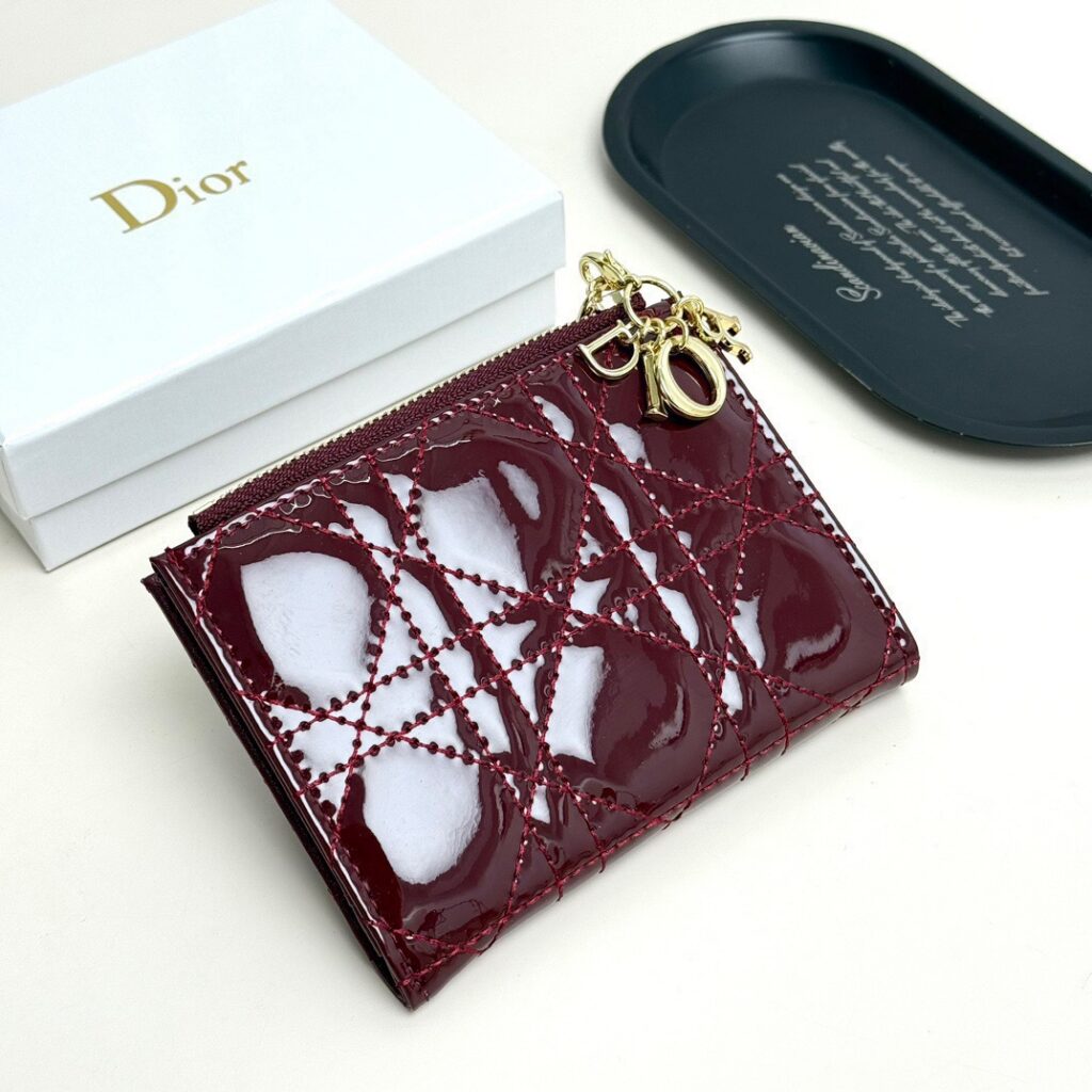 Dior 11 Black Leather Wallet 5 x 9 x 2 cm editorial product context 1