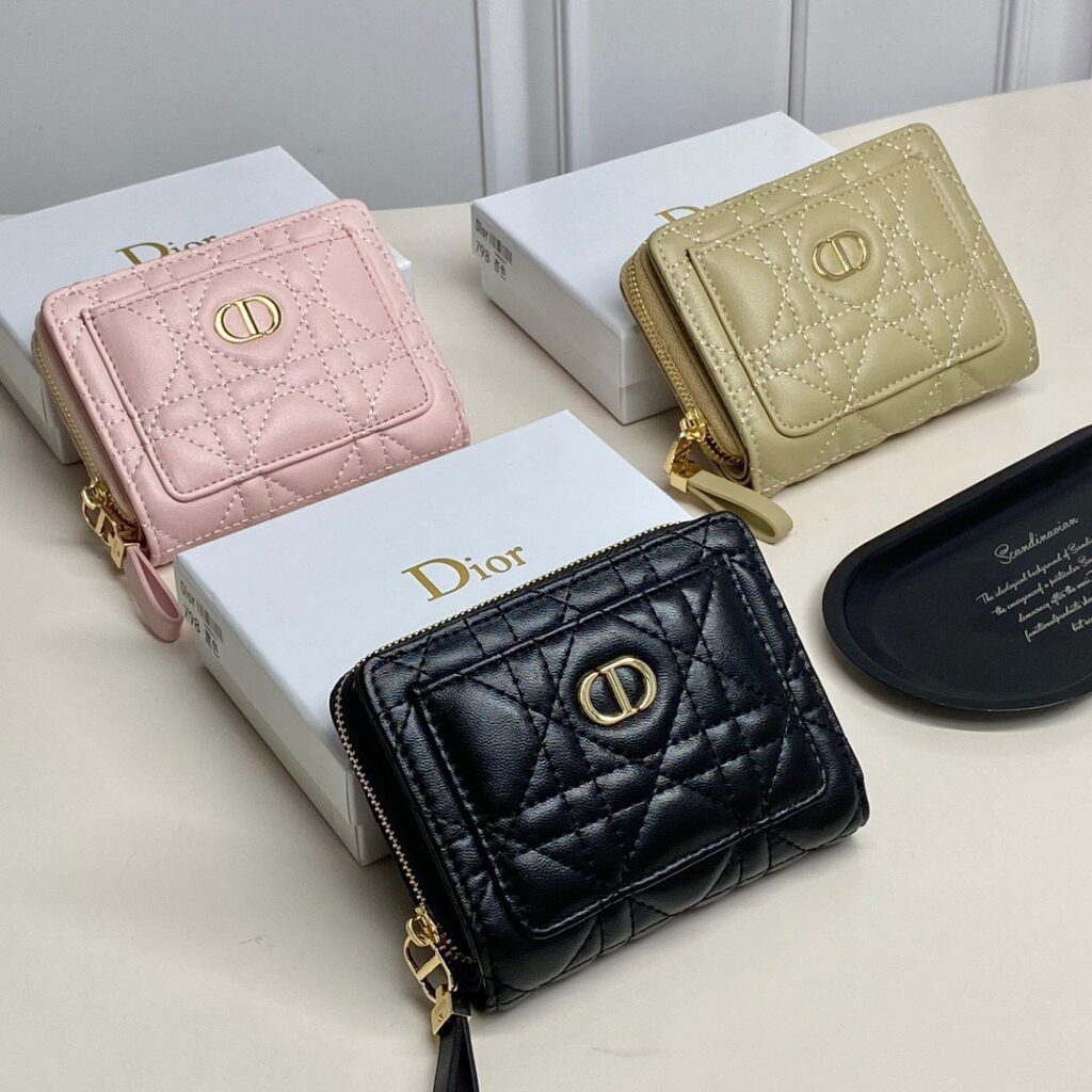 Designer P90 13 798 Wallet 13.5 x 9.5 x 3.5 editorial product context 1