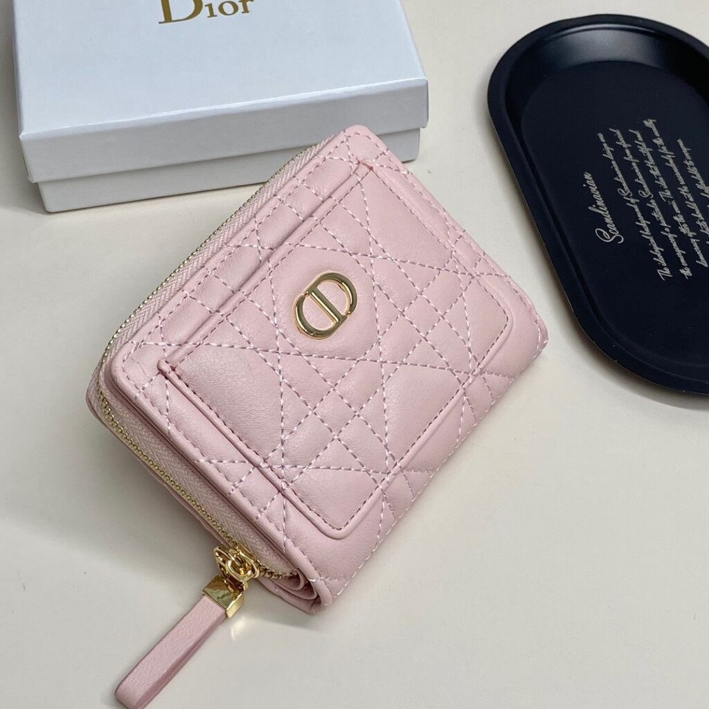 Designer P90 13 798 Wallet 13.5 x 9.5 x 3.5 editorial product context 2