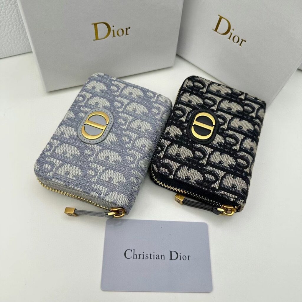 Dior D07 12 Oblique Blue Leather Wallet editorial product context 1