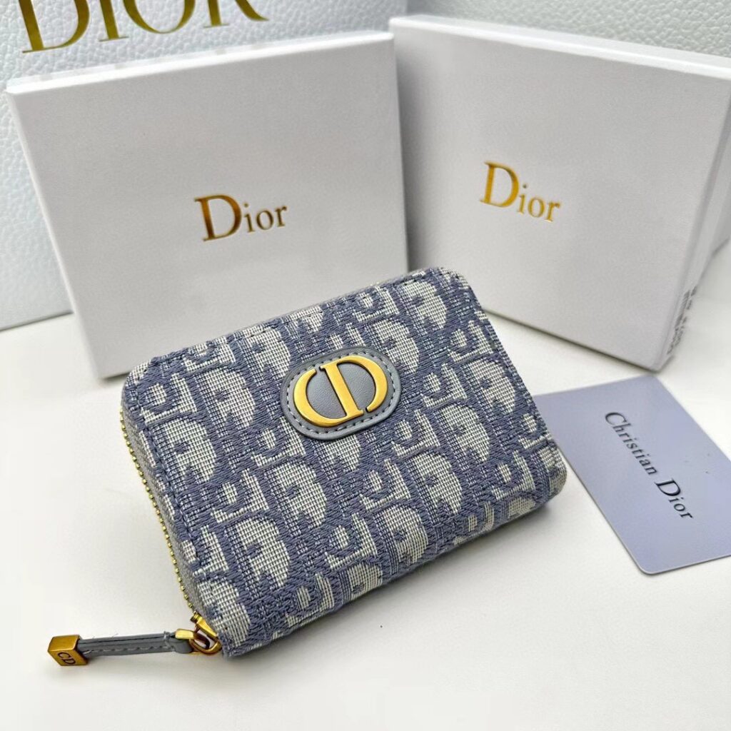 Dior D07 12 Oblique Blue Leather Wallet editorial product context 3