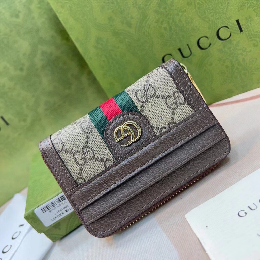 Gucci Black Leather Card Holder 11 x 10 cm editorial product context 2