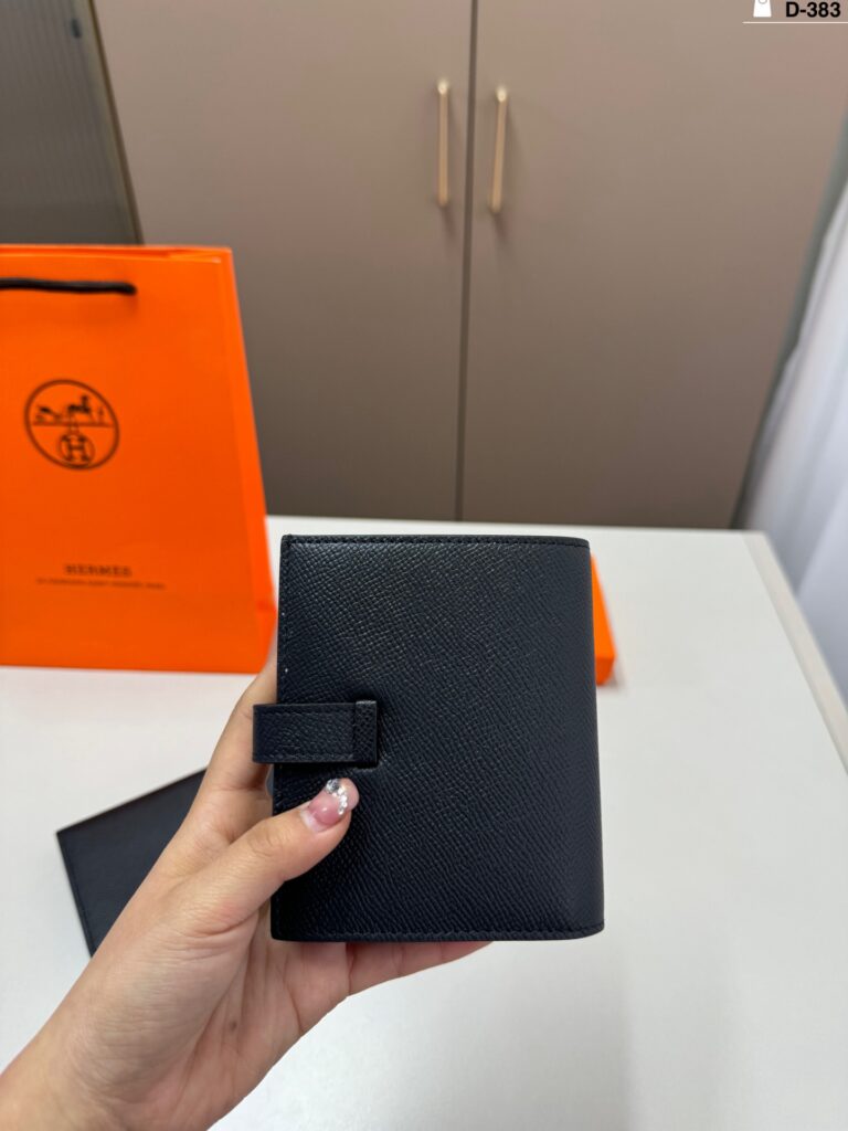 Hermes 12 Leather Card Holder 17 x 10 cm editorial product context 3