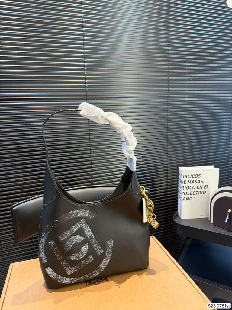 Coach Clot Brooklyn Logo Get 28 Bag editorial product context 2