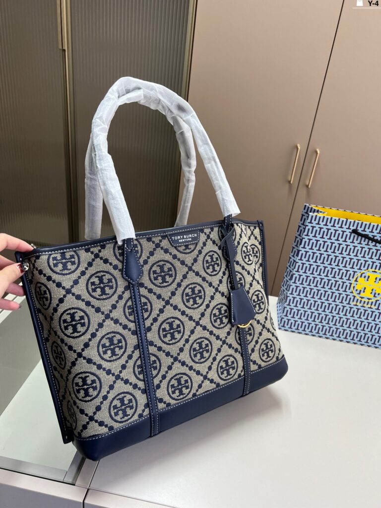 Tory Burch p120 34 28 Toryburch Tote Bag 34 x editorial product context 1
