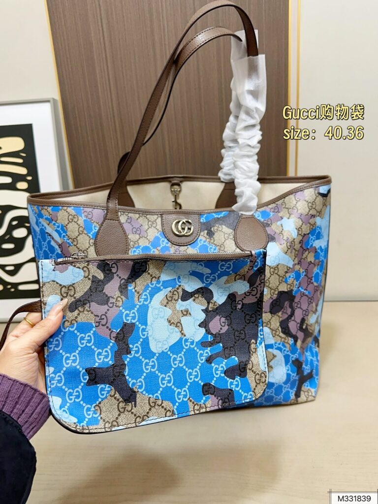 Gucci Tote Bag 40 x 36 cm editorial product context 2