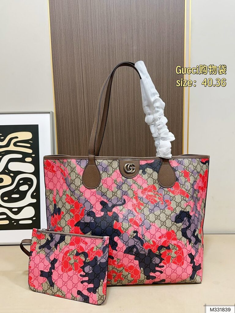 Gucci Tote Bag 40 x 36 cm editorial product context 2
