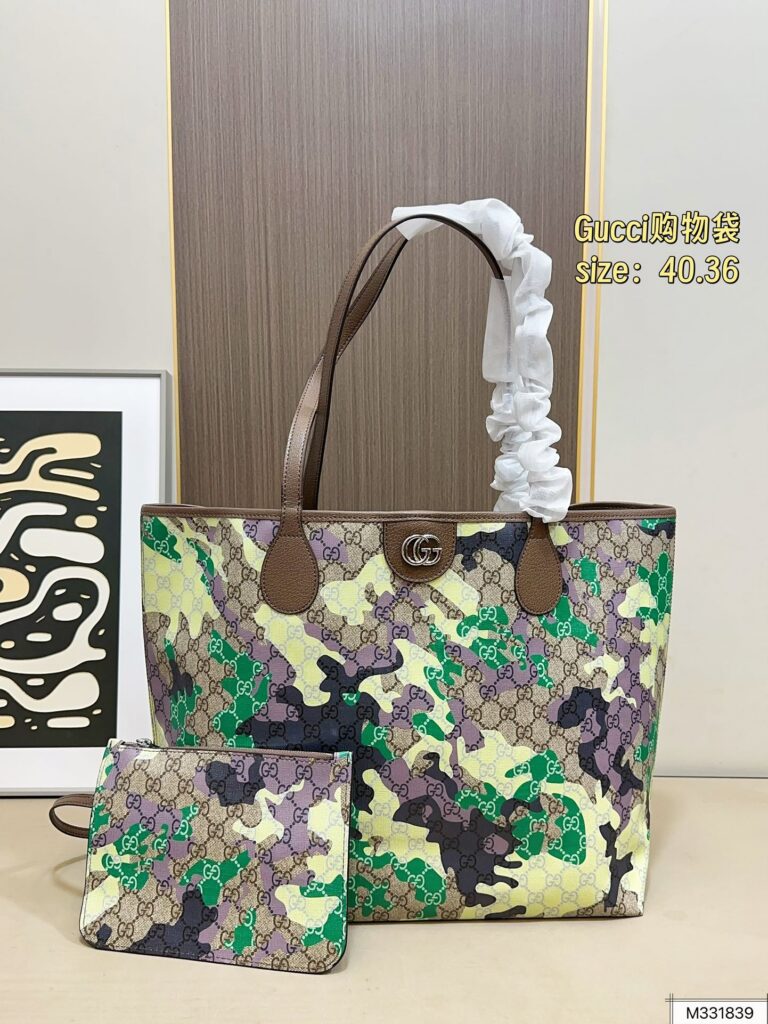 Gucci Tote Bag 40 x 36 cm editorial product context 3