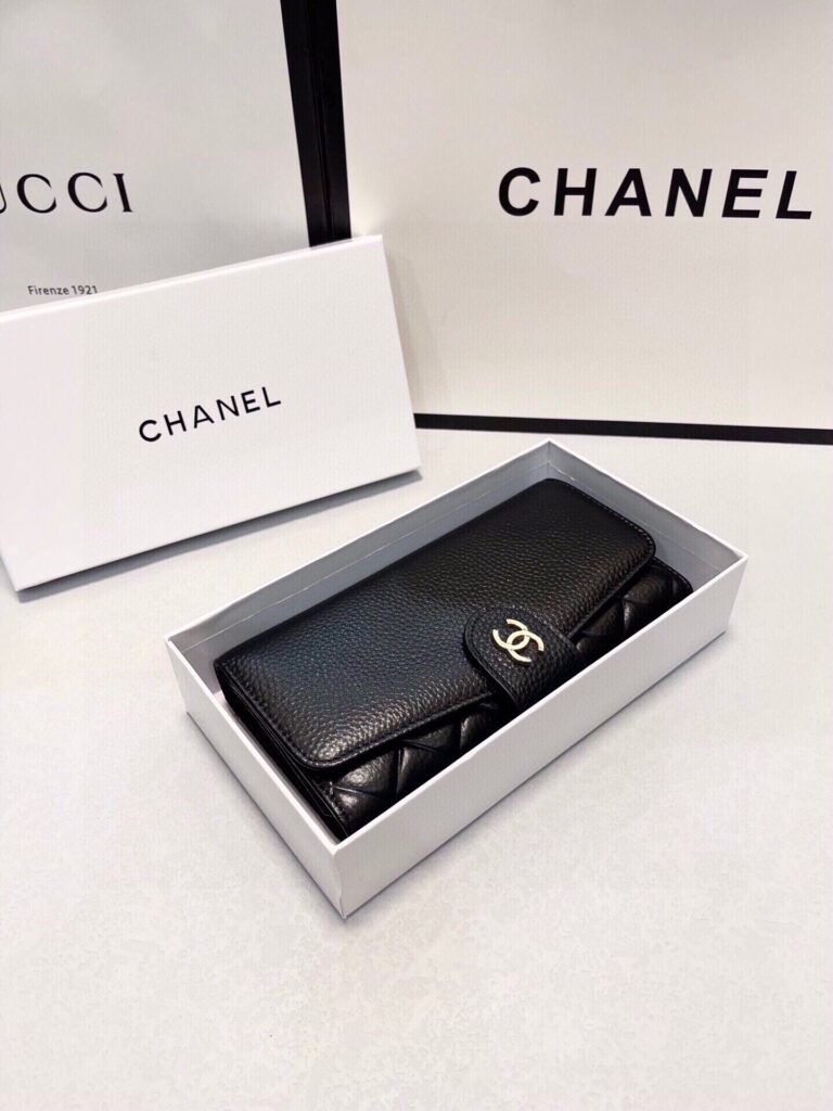 Chanel Black Leather Wallet 19 x 10 cm editorial product context 1