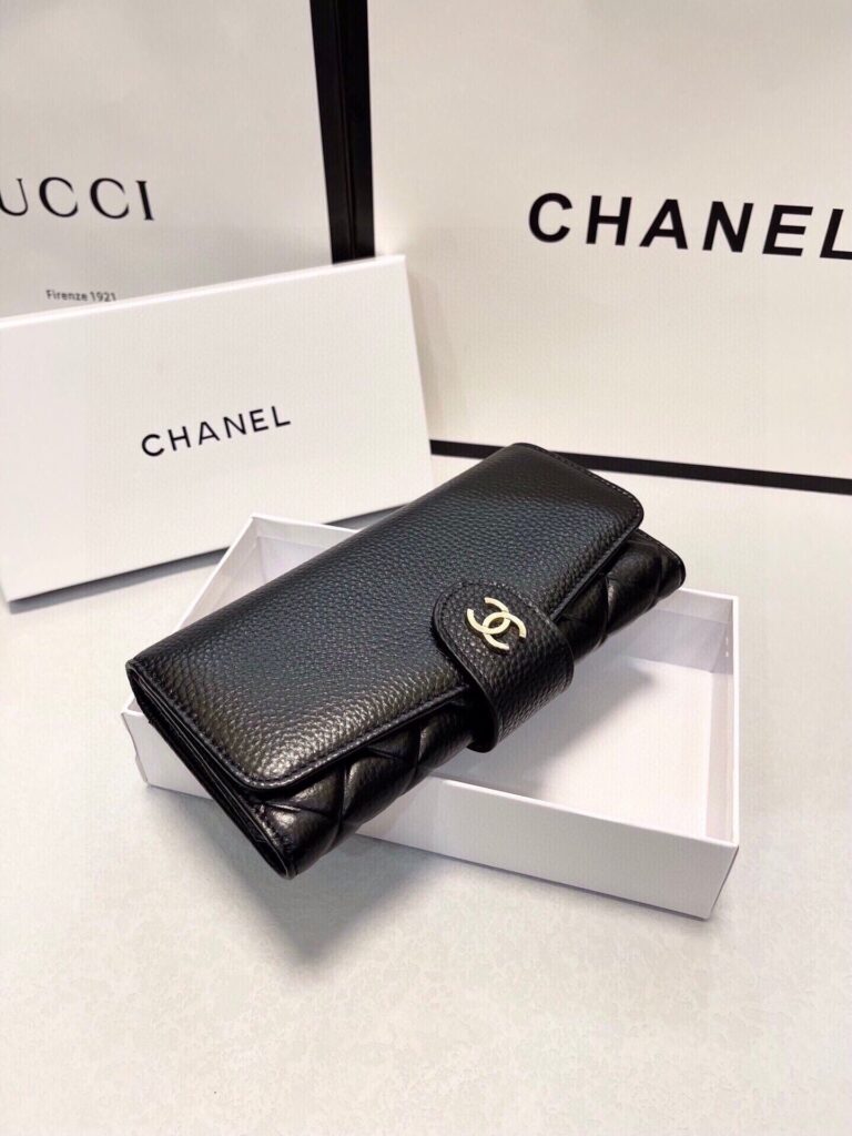 Chanel Black Leather Wallet 19 x 10 cm editorial product context 3