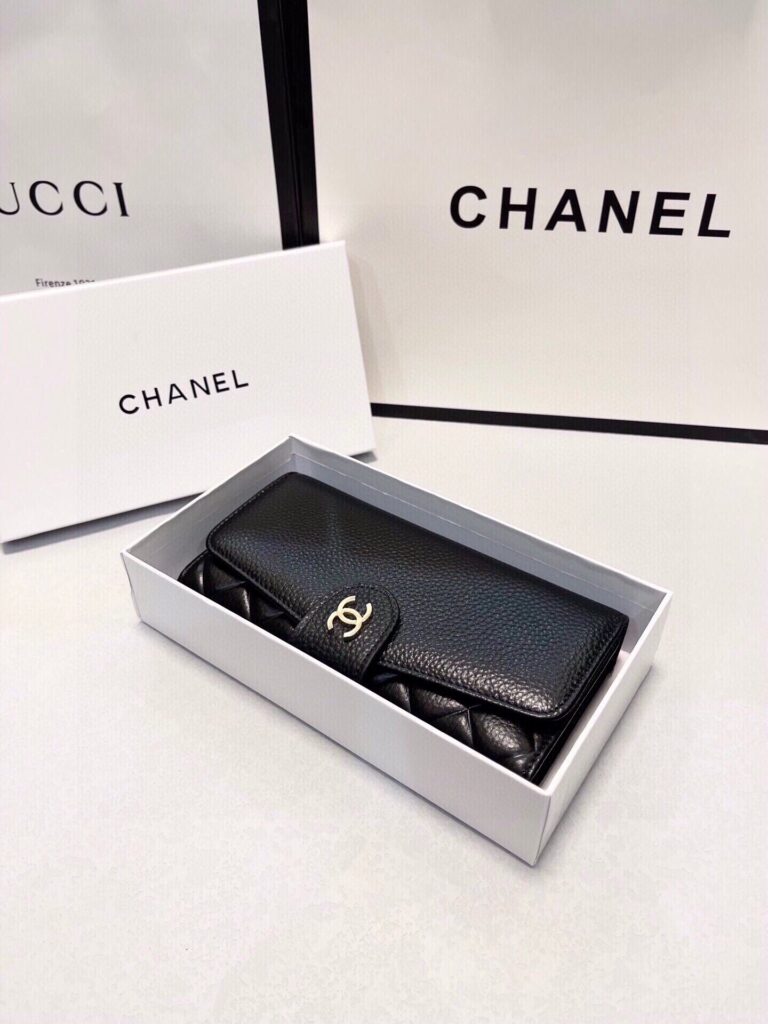 Chanel Black Leather Wallet 19 x 10 cm editorial product context 2