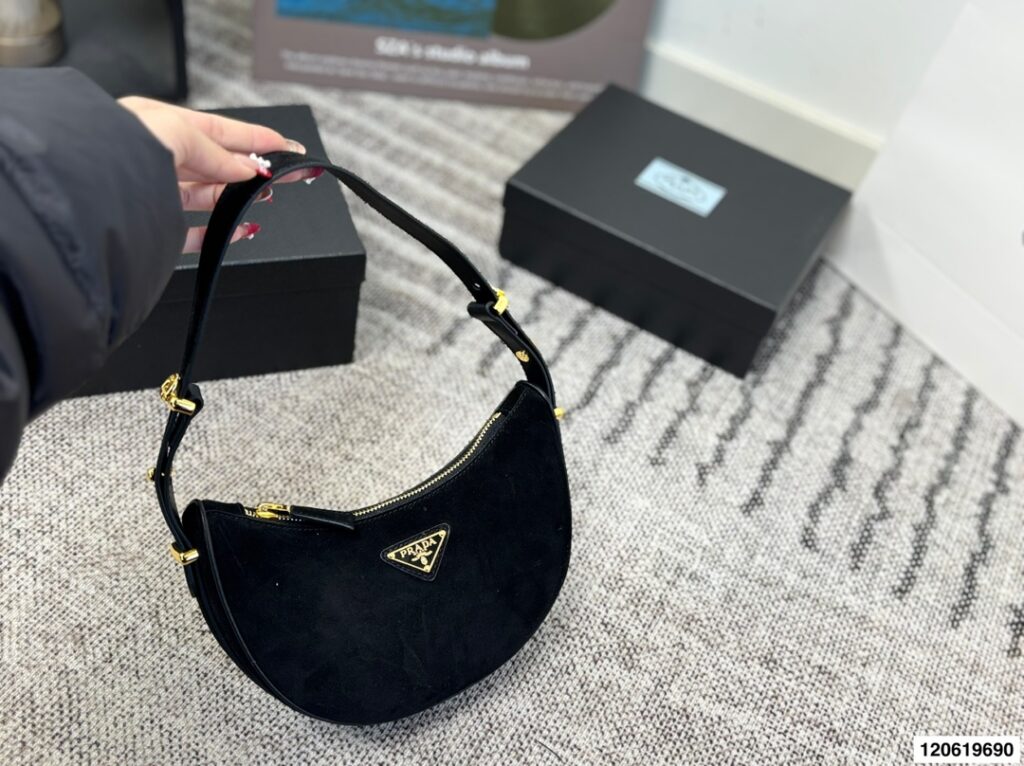 Prada p165 23 Crossbody Bag 23.1 cm editorial product context 3