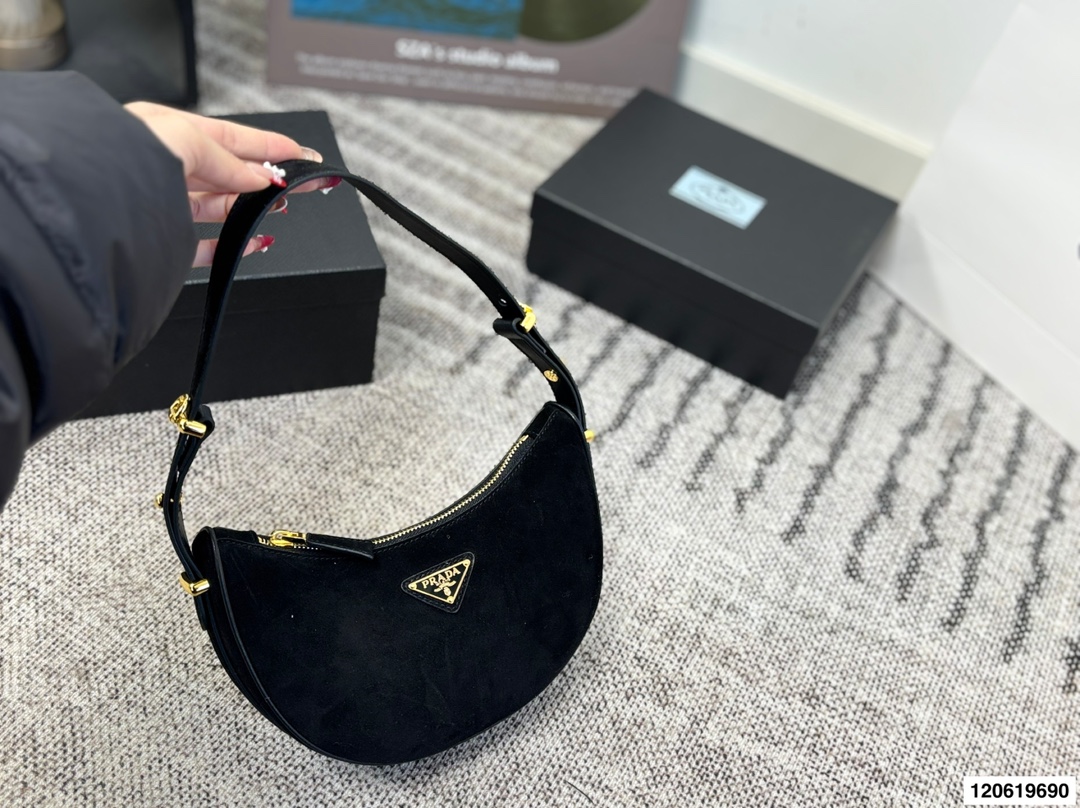 Prada p165 23 Bag