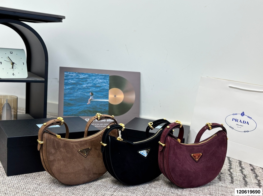 Prada p165 23 Bag