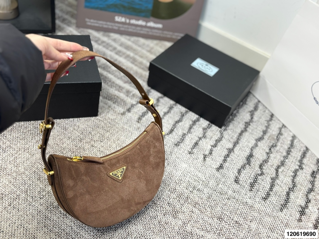 Prada p165 23 Bag