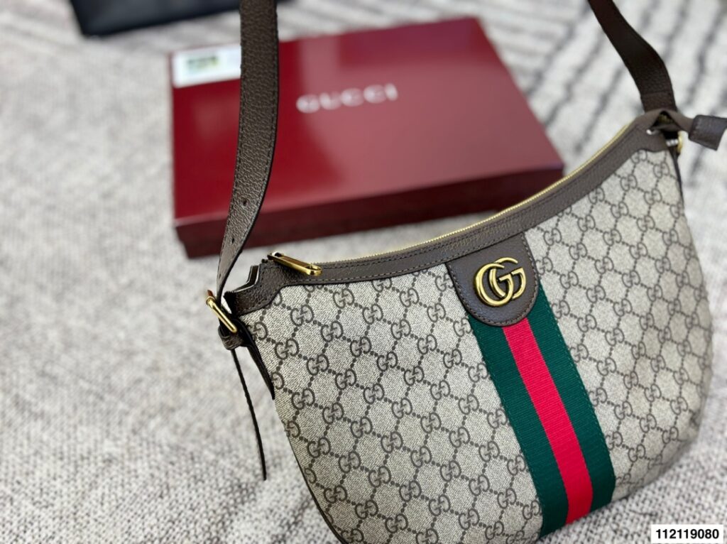 Gucci p105 hobo 35 23 Tote Bag editorial product context 3