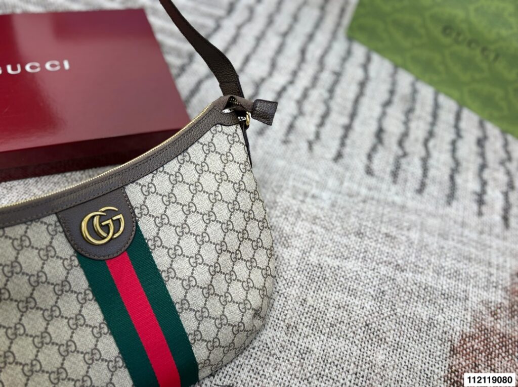 Gucci p105 hobo 35 23 Tote Bag editorial product context 2