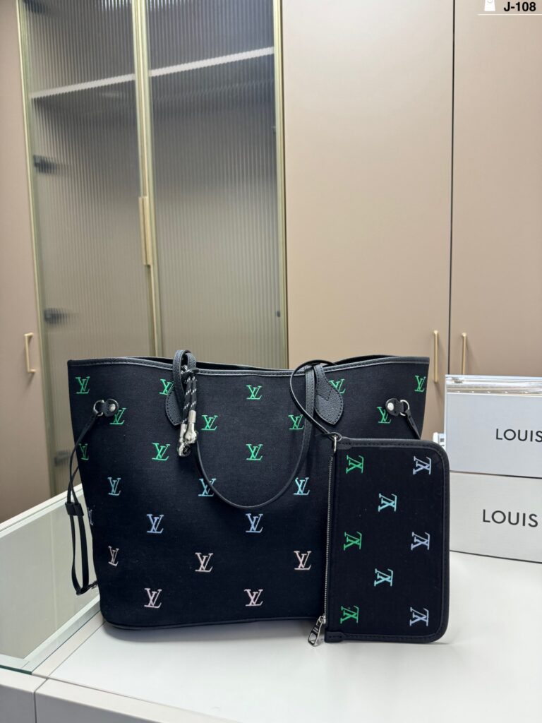 Louis Vuitton Blason Lv25ss Tote Bag 33 x 29 cm editorial product context 1