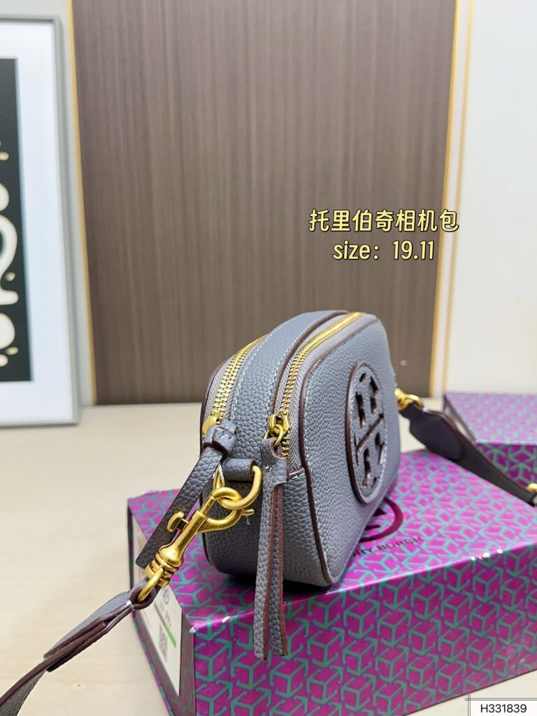 Tory Burch 140 19 11 Bag editorial product context 3
