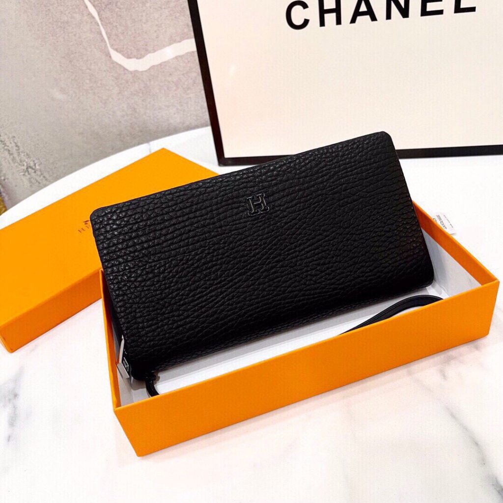 Hermes Black Leather Wallet 20 x 10 cm editorial product context 3