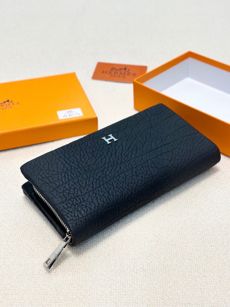 Hermes Black Leather Clutch 21 x 10 cm editorial product context 2