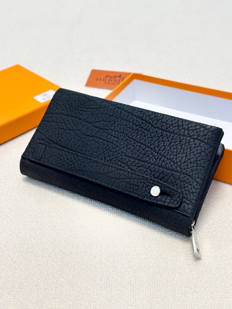 Hermes Black Leather Clutch 21 x 10 cm editorial product context 3