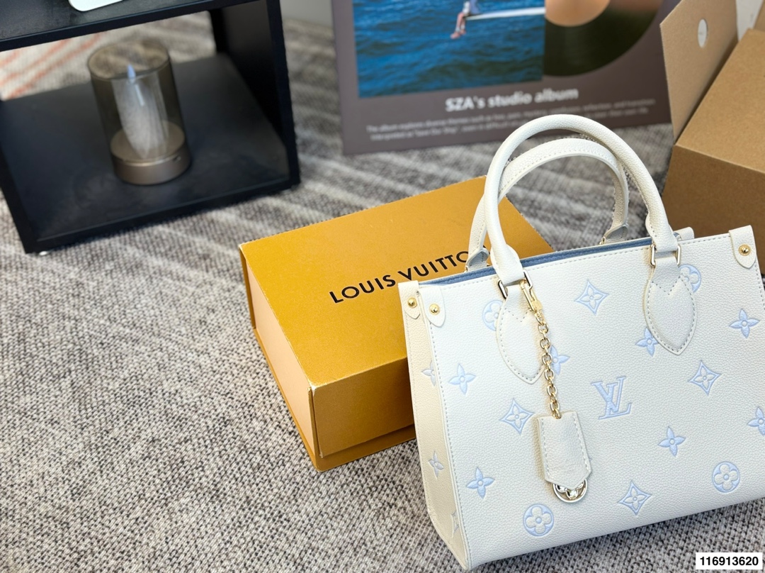 Louis Vuitton p165 Onthego VLL litton Logo Tote Bag