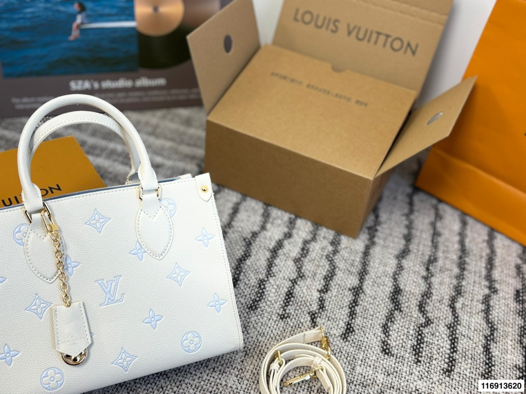 Louis Vuitton p165 Onthego VLL litton Logo Tote Bag