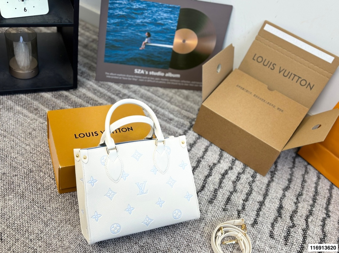 Louis Vuitton p165 Onthego VLL litton Logo Tote Bag
