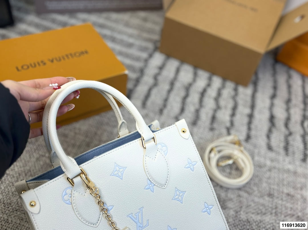 Louis Vuitton p165 Onthego VLL litton Logo Tote Bag