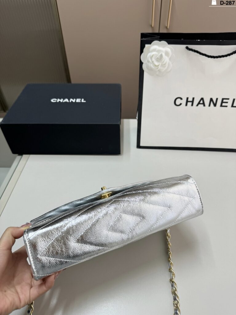 Chanel Leather Bag 26 x 13 cm editorial product context 3