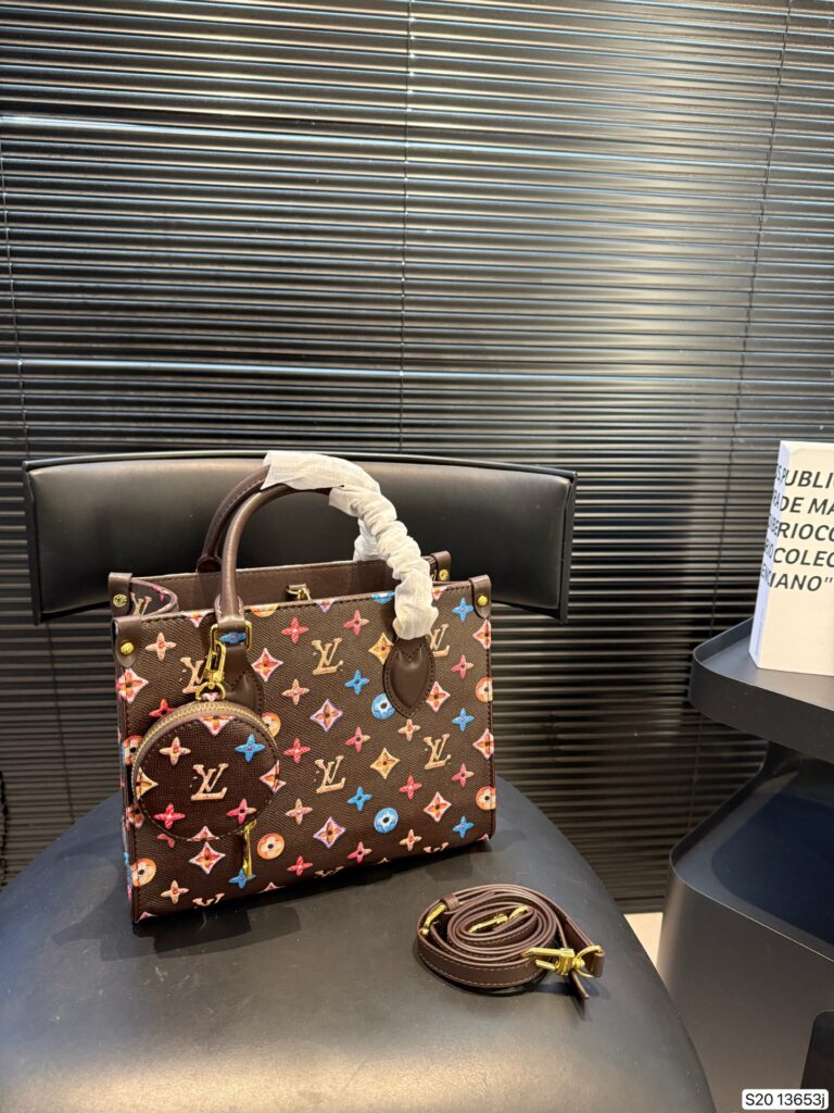 Louis Vuitton Onthego Tote Bag editorial product context 1