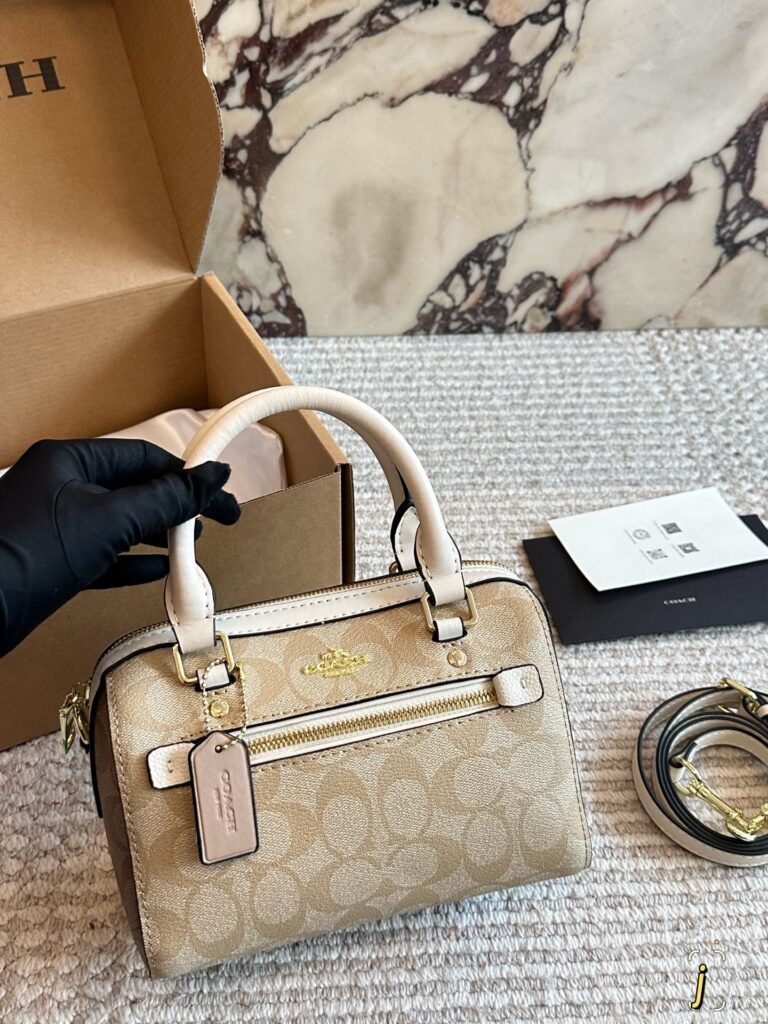 Coach Ss Mini Bag 20 cm editorial product context 1