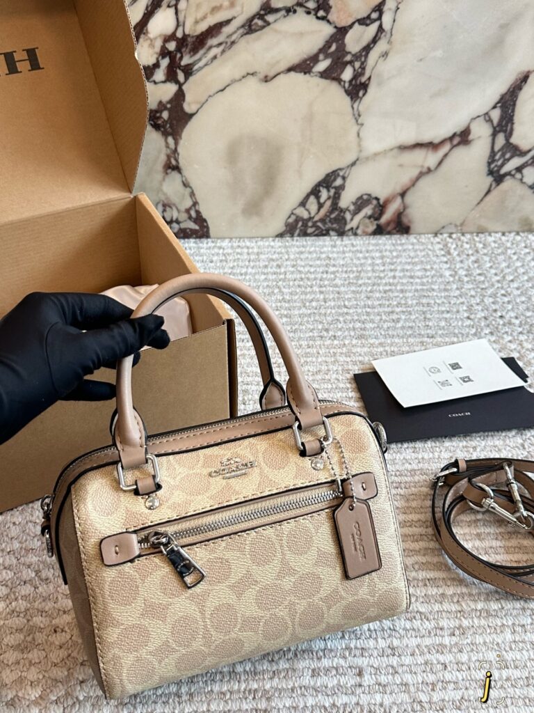 Coach Ss Mini Bag 20 cm editorial product context 2