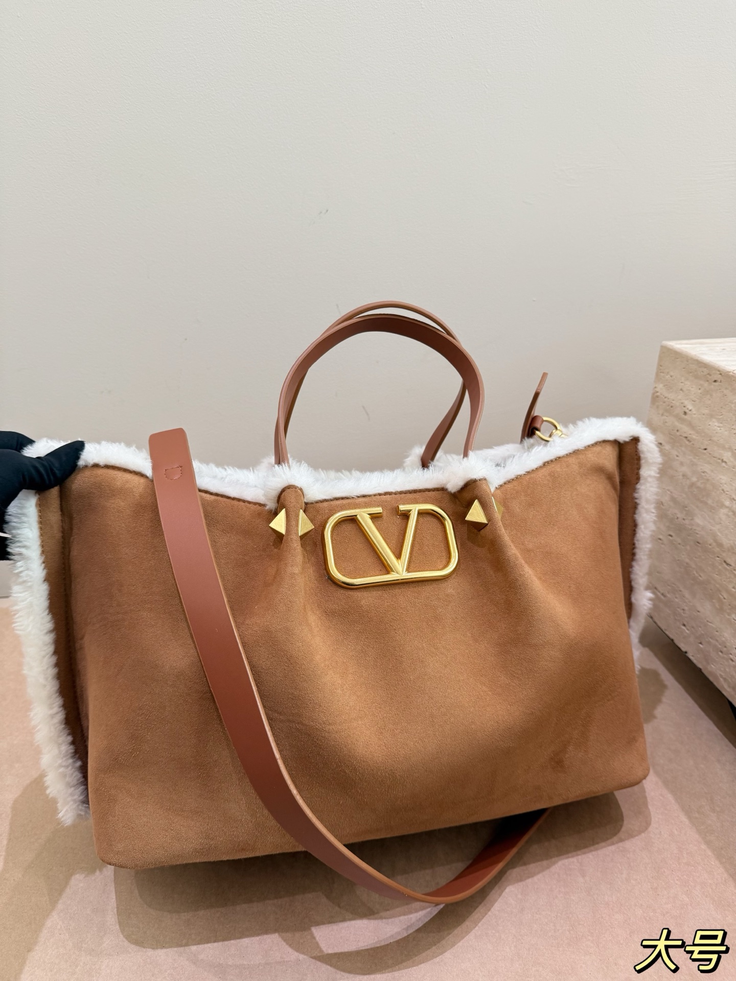 Valentino P215 37 24 tote bag