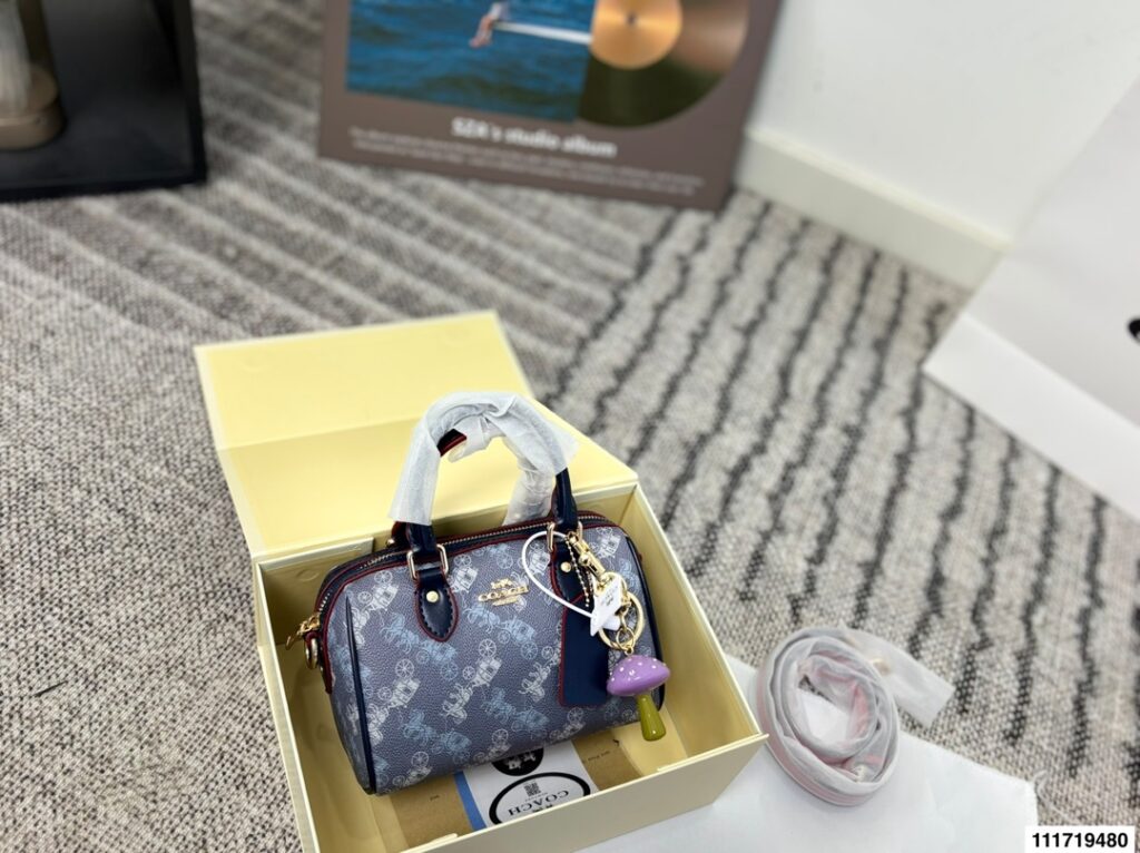 Coach Ss Mini Bag 18 x 12 cm editorial product context 3